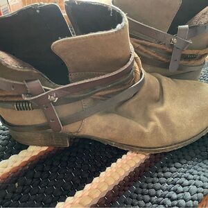 BKE Women's Taupe Braided-Strap Ankle Booties